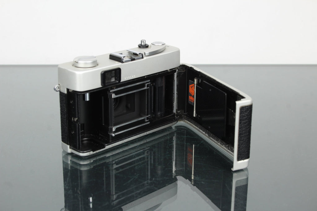 Konica C35 V - Dutch|Thrift