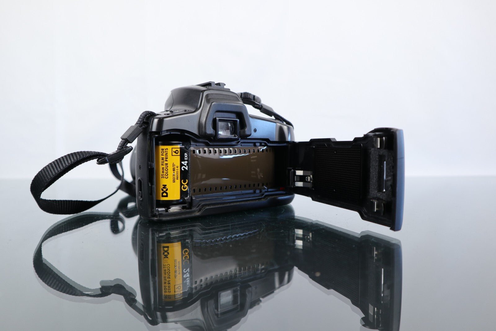 📷 Minolta Dynax 300si | 35mm SLR Film Camera | Minolta 35 - 70mm Zoom Lens - Dutch|Thrift