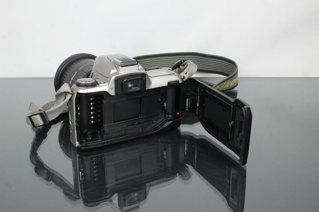 Nikon F65 + Sigma Zoom 28 - 105mm 1:2.8 - 4 - Dutch|Thrift
