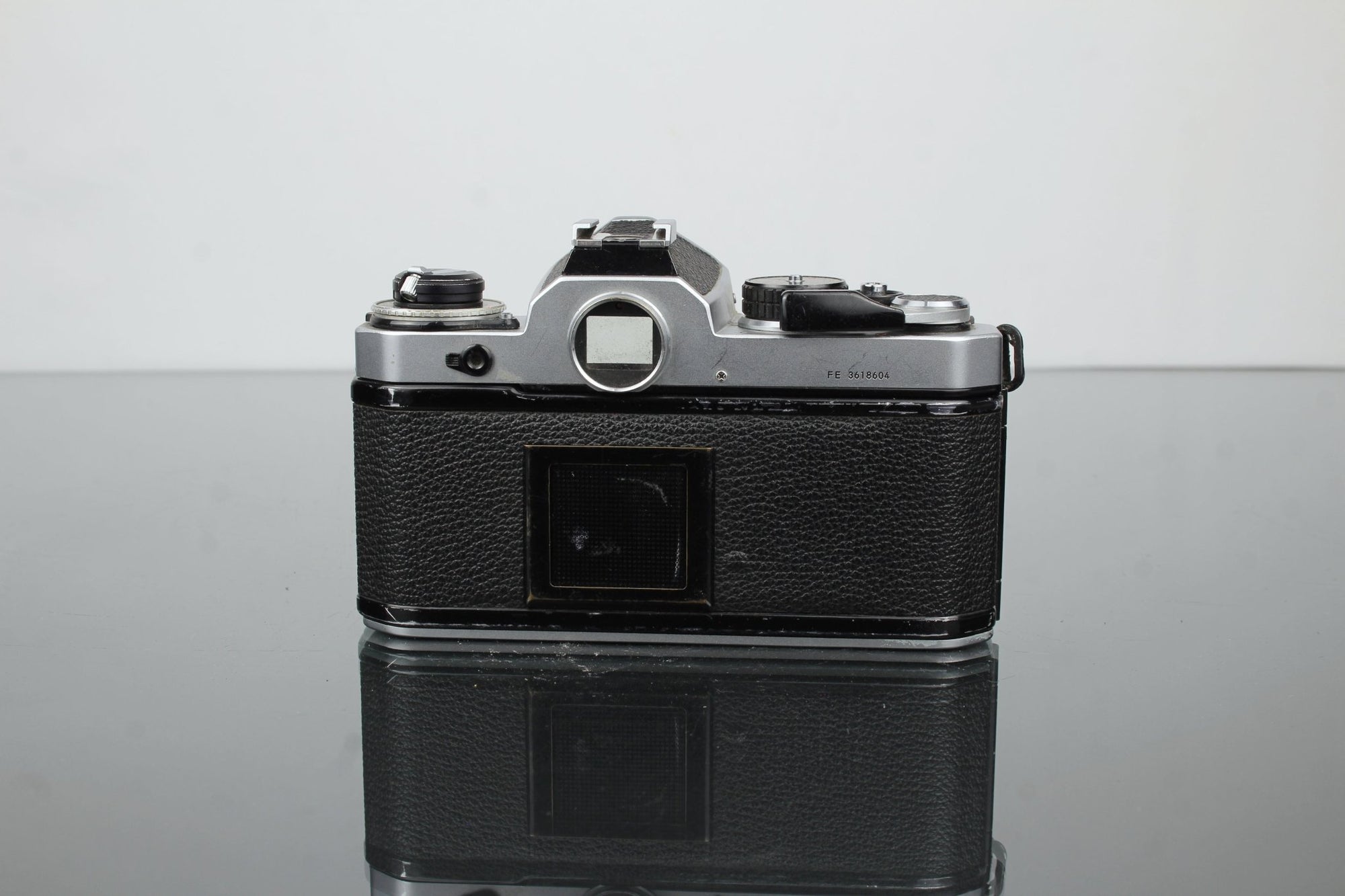 Nikon FE - Dutch|Thrift