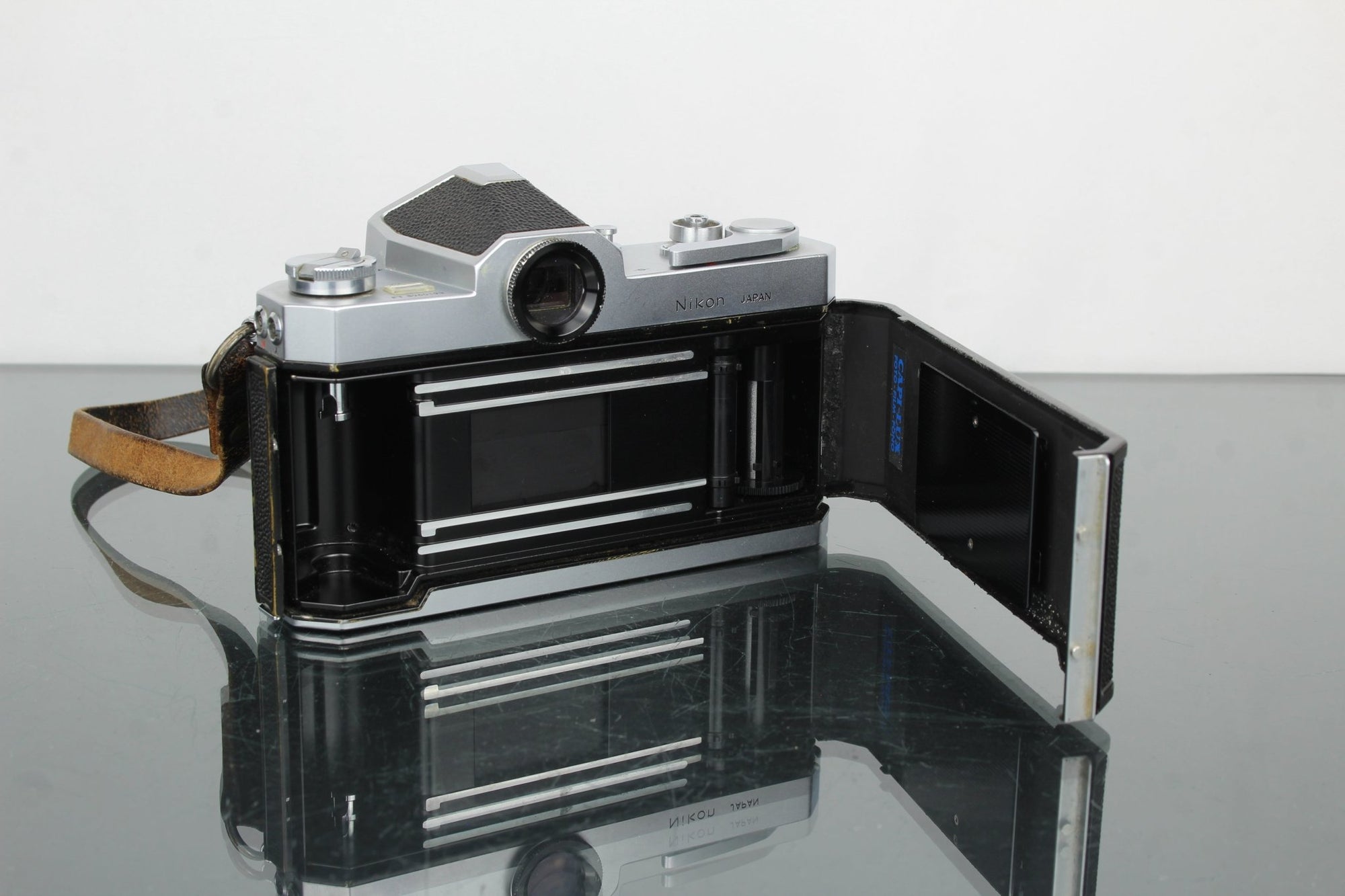 Nikon Nikkormat FT + Nikon Nikkor - H Auto 1:2 f=50mm - Dutch|Thrift