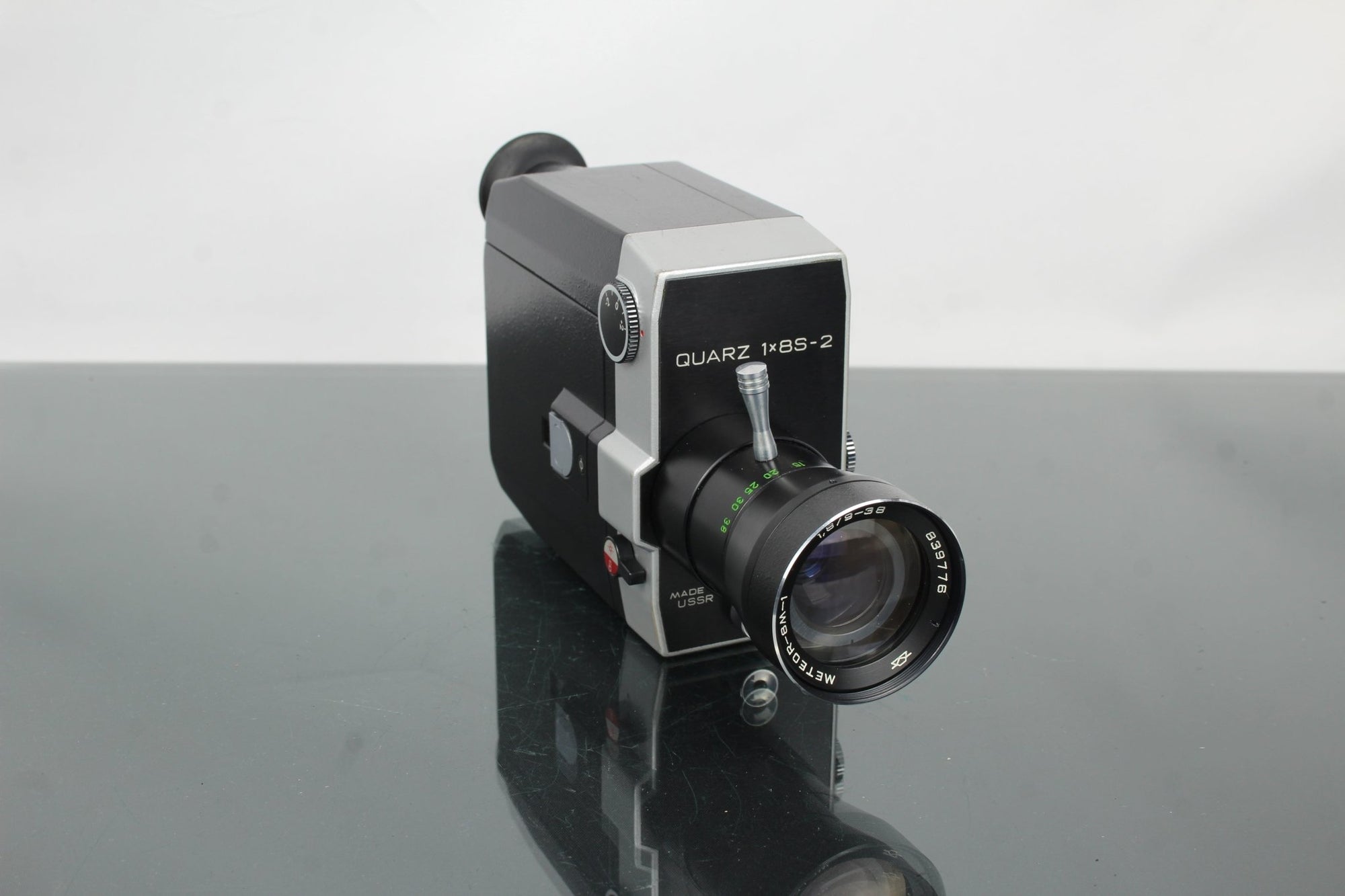 Quarz 1x8S - 2 + Meteor - 8M - 1 1.8/9 - 38 lens - Dutch|Thrift
