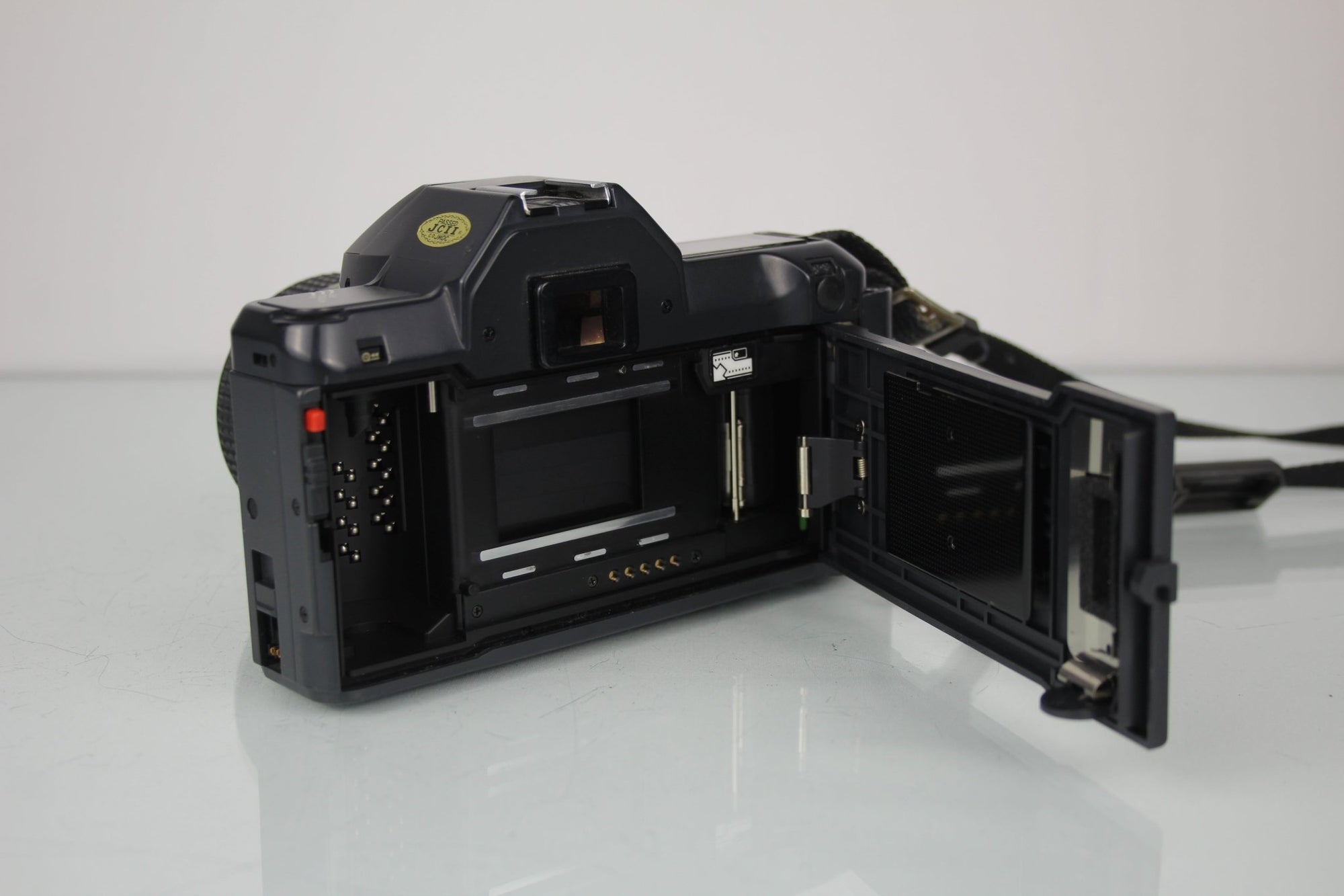 Ricoh XR - X + 35 - 70mm 1:3.4 - 4.5 lens - Dutch|Thrift
