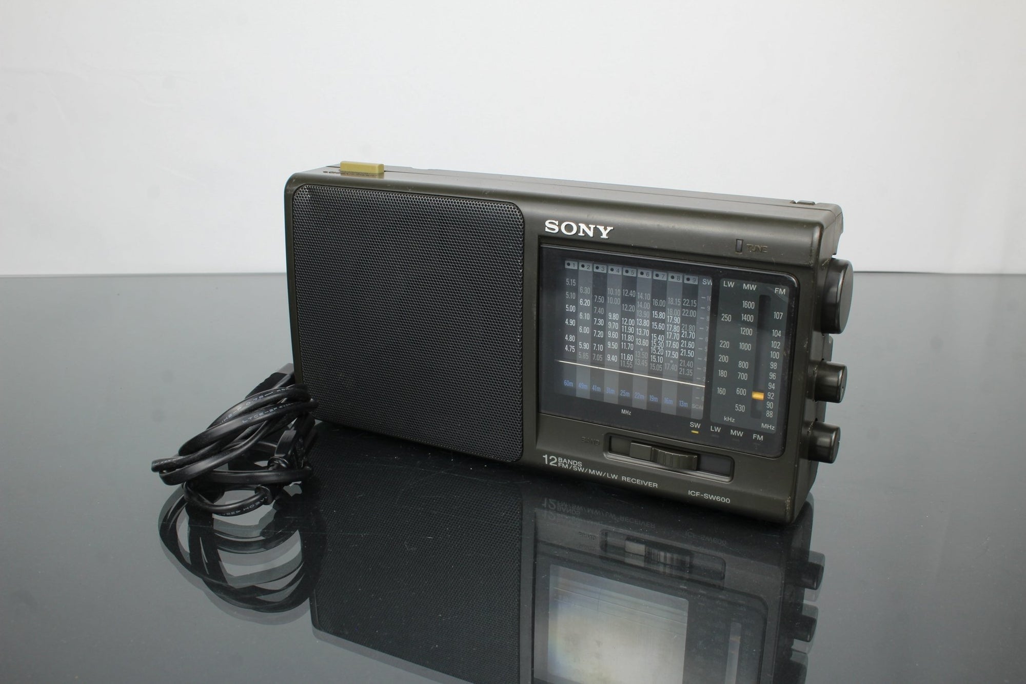 Sony ICF - SW600 - Dutch|Thrift