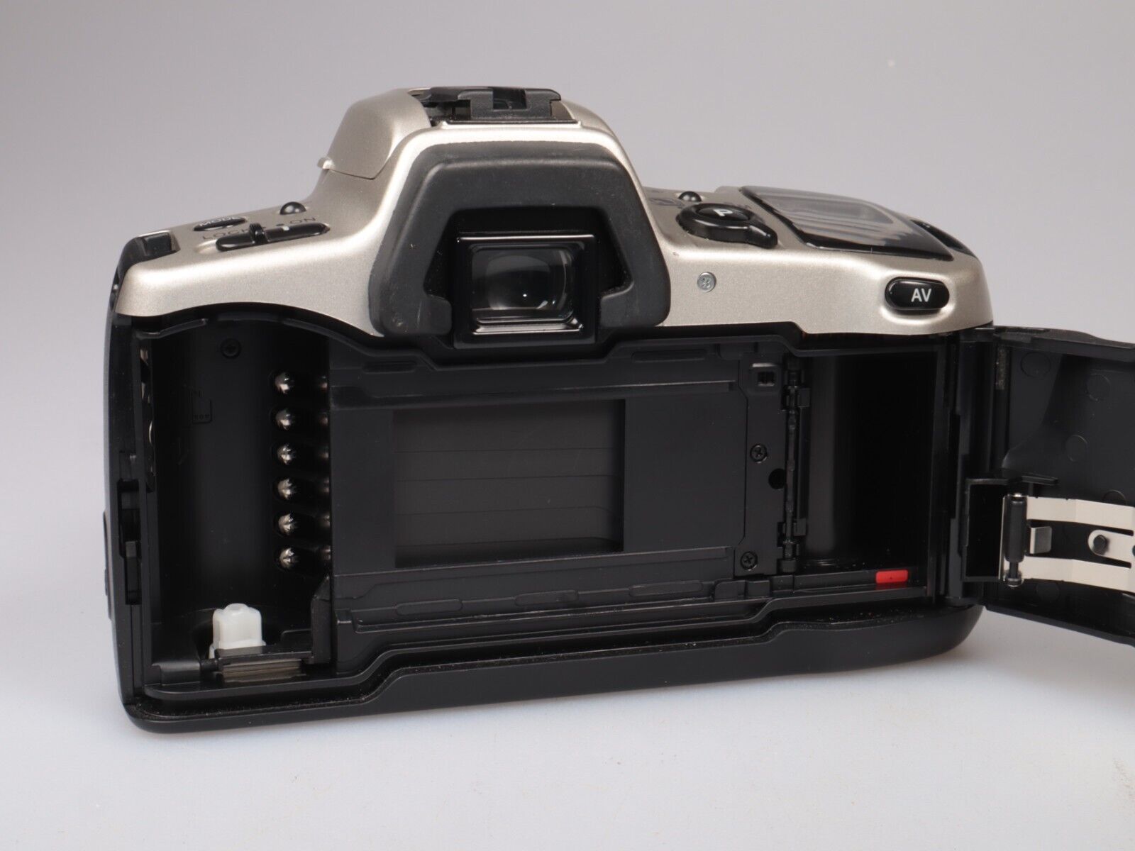 Minolta Dynax 500si | 35mm SLR Film Camera | Body Only | Silver #2653 - Dutch|Thrift